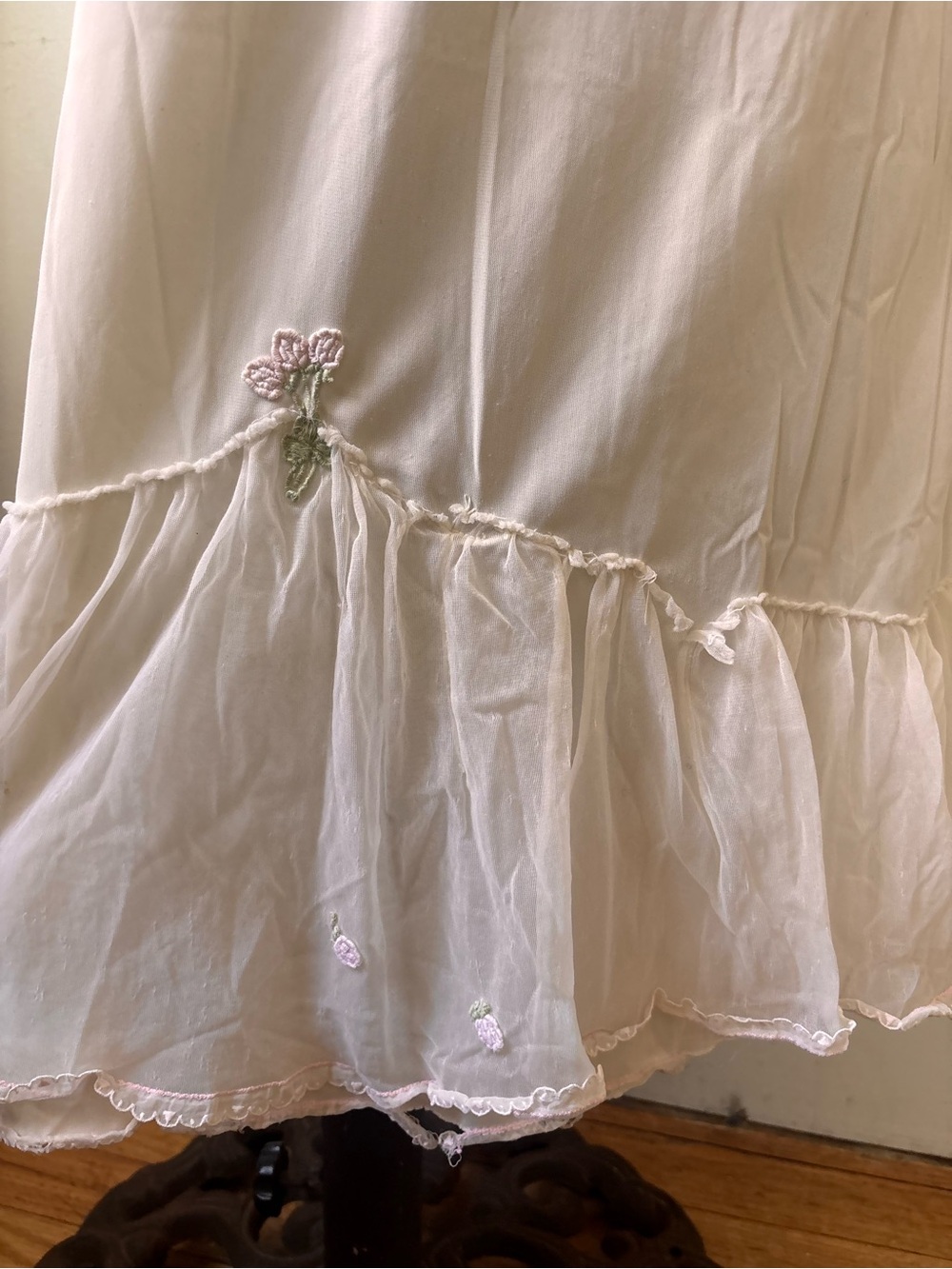 Antique 1950s Floral Embroidered Dress - Picture 2 of 7